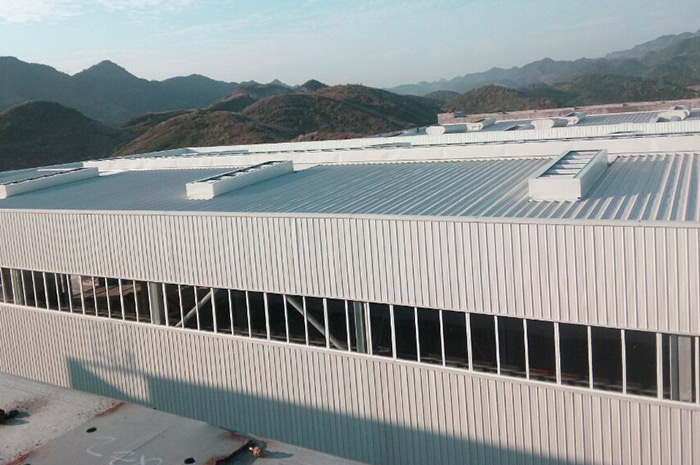 對(duì)于氫氟酸等較強(qiáng)的酸性環(huán)境，屋頂自然通風(fēng)器應(yīng)采用哪種防腐方式？